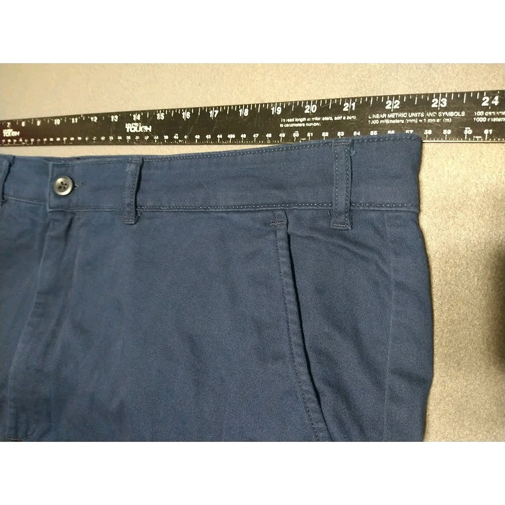 St John's Bay Cargo Shorts Men 46/9 Navy Soft Class Stretch Comfort Flat Travel - Picture 3 of 10